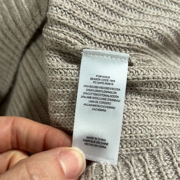 Gorgeously soft Splendid knit excellent used condition - Picture 5 of 6